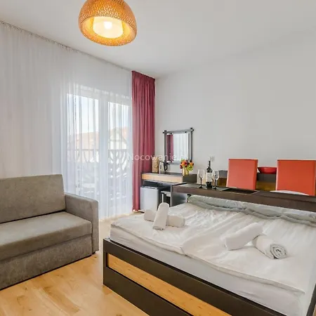 בית אירוח & *