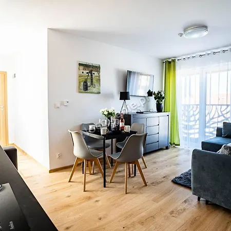 בית אירוח & *