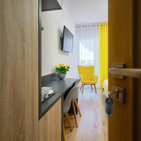 منزل للإقامة & *