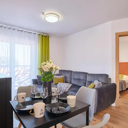 منزل للإقامة & *