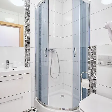 בית אירוח & *