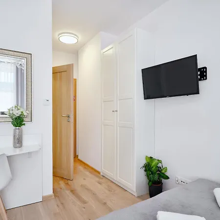 בית אירוח & *