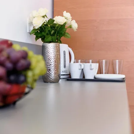 בית אירוח & *