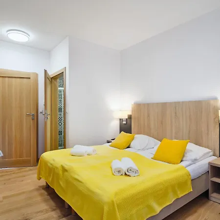 בית אירוח & *